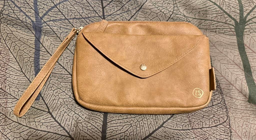 Zusss polstasje clutch nieuw met vak voor telefoon, Ophalen of Verzenden, Nieuw, Bruin, Handtas