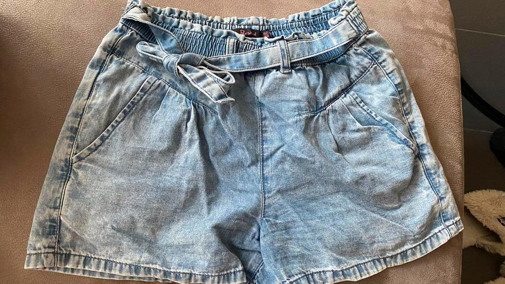 Kleding meisje short 152 158 zgan, Ophalen of Verzenden, Zo goed als nieuw, Meisje, Broek