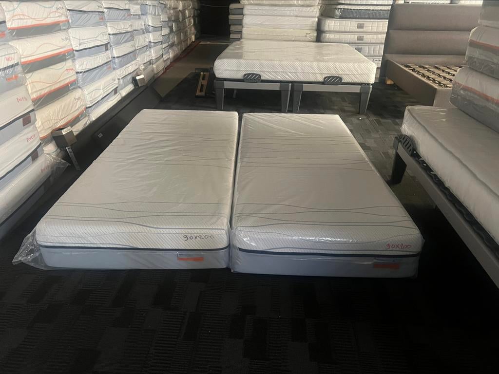 2x nieuwe mline slowmotion 6 maat 90x200 eventueel auping