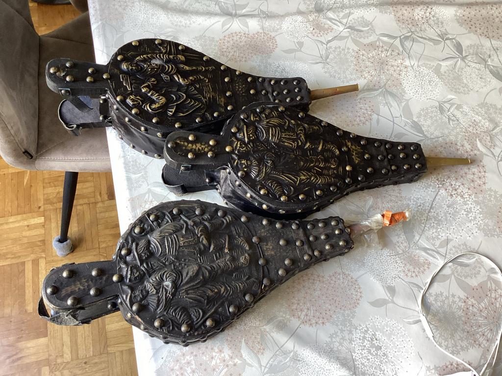 Drie oude blaasbalgen met koperen voorstellingen, Antiek en Kunst, Antiek | Woonaccessoires, Ophalen of Verzenden