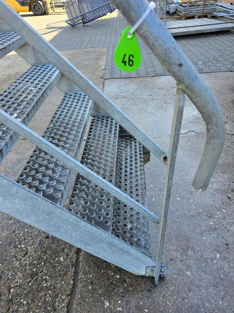 Stalen trap gegalv. Hoog2,55mtr. Nog046, Doe-het-zelf en Verbouw, Ladders en Trappen, Ophalen of Verzenden, Zo goed als nieuw