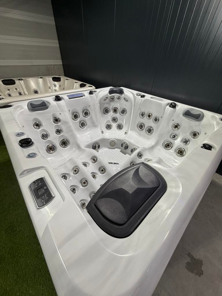 Jacuzzi 5 persoons incl Garantie, Verzenden, Zo goed als nieuw