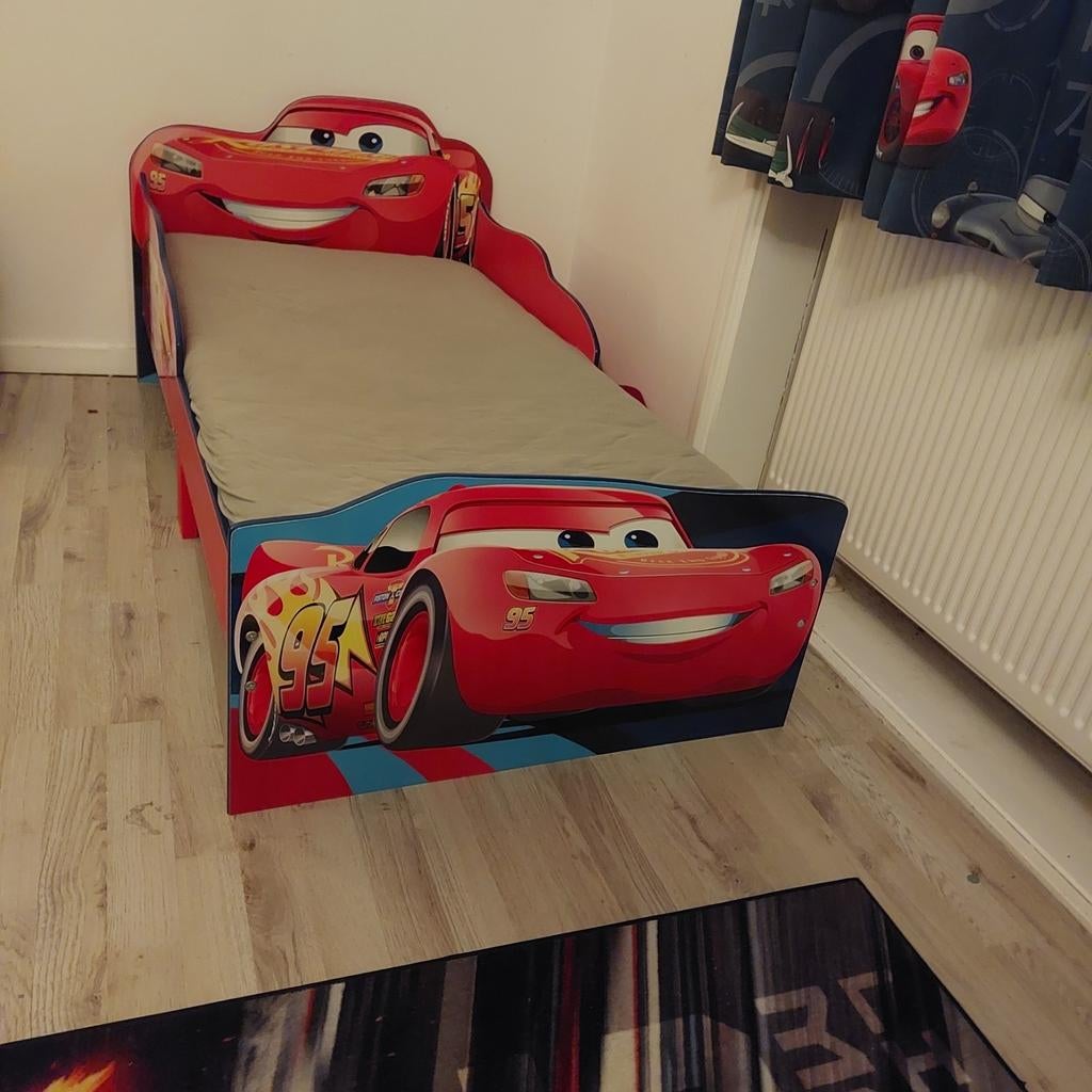 Cars kinderkamer met bed, kastje en meer!, Kinderen en Baby's, Kinderkamer | Bedden, Gebruikt, 70 tot 85 cm, 140 tot 160 cm, Ophalen