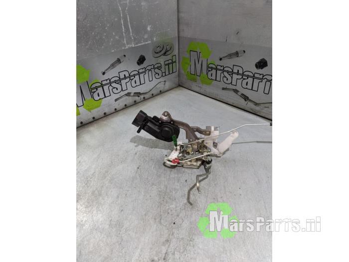 Deurslot Mechaniek 4Deurs links-voor van een Peugeot 107, Gebruikt, -, -, Ophalen of Verzenden