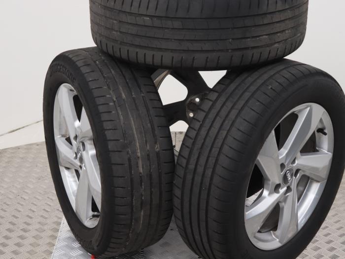 Sportvelgenset + banden van een Audi Q3 (Q3 18-), 12 maanden garantie, Gebruikt, -, -
