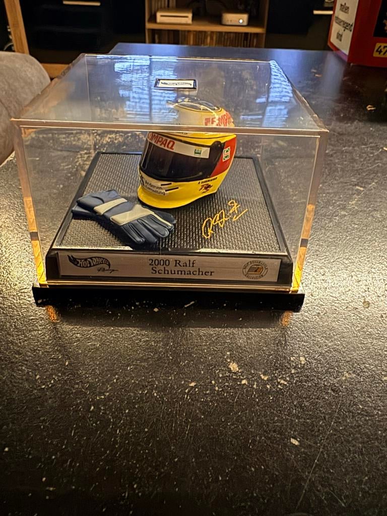 Ralf schumacher helm n handschoenen hot wheels, Verzamelen, Ophalen of Verzenden, Zo goed als nieuw, Formule 1