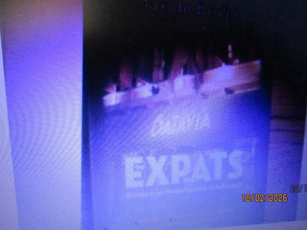 expats Max de Brijn 9789055157426 #, Boeken, Romans, Gelezen, Ophalen of Verzenden