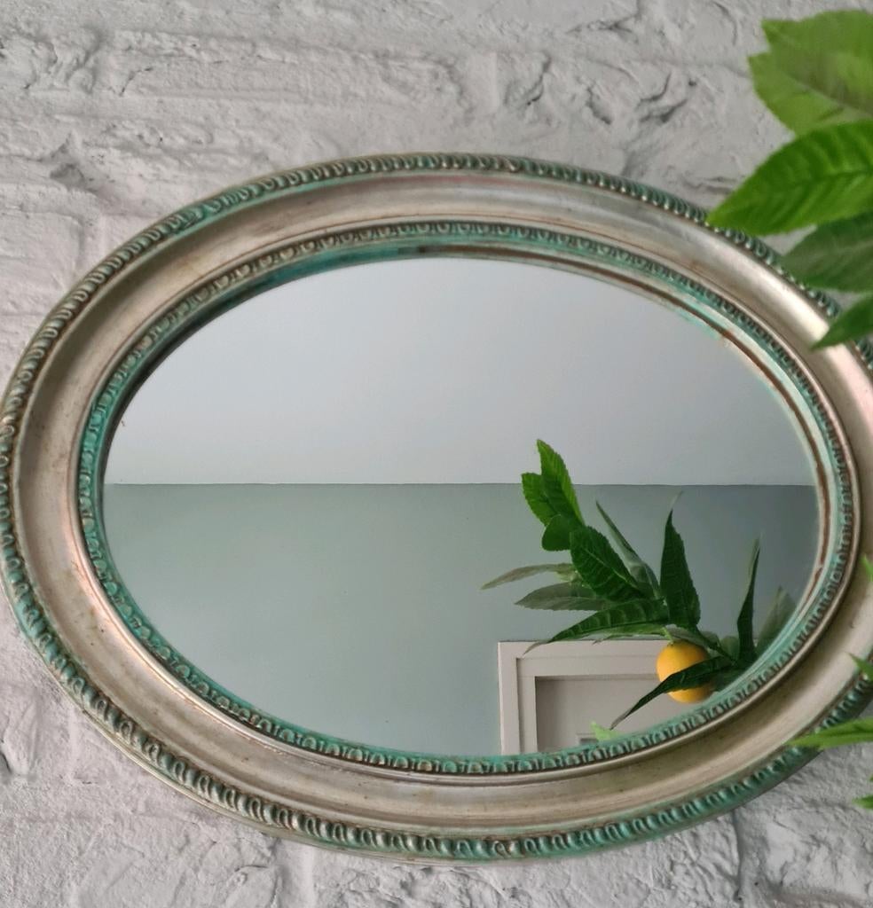 Ovale houten spiegel met bewerkte lijst zilver turquoise, Minder dan 50 cm, Ophalen of Verzenden, Zo goed als nieuw, Minder dan 100 cm