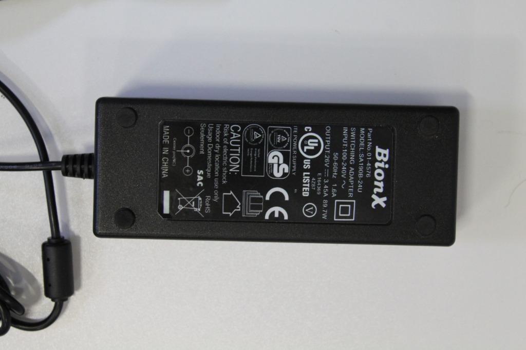 Trek BionX accu lader 26v 3.45A met lichtpoort, Ophalen of Verzenden, Nieuw