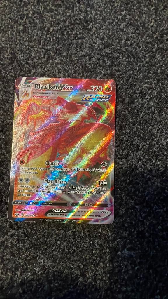 Blaziken vmax pokemon kaart, Ophalen of Verzenden, Zo goed als nieuw