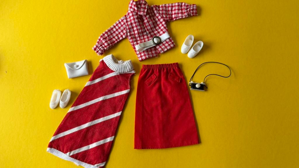 Vintage Barbie Fleur Sindy Outfit, Verzamelen, Poppen, Ophalen of Verzenden, Zo goed als nieuw, Kleertjes