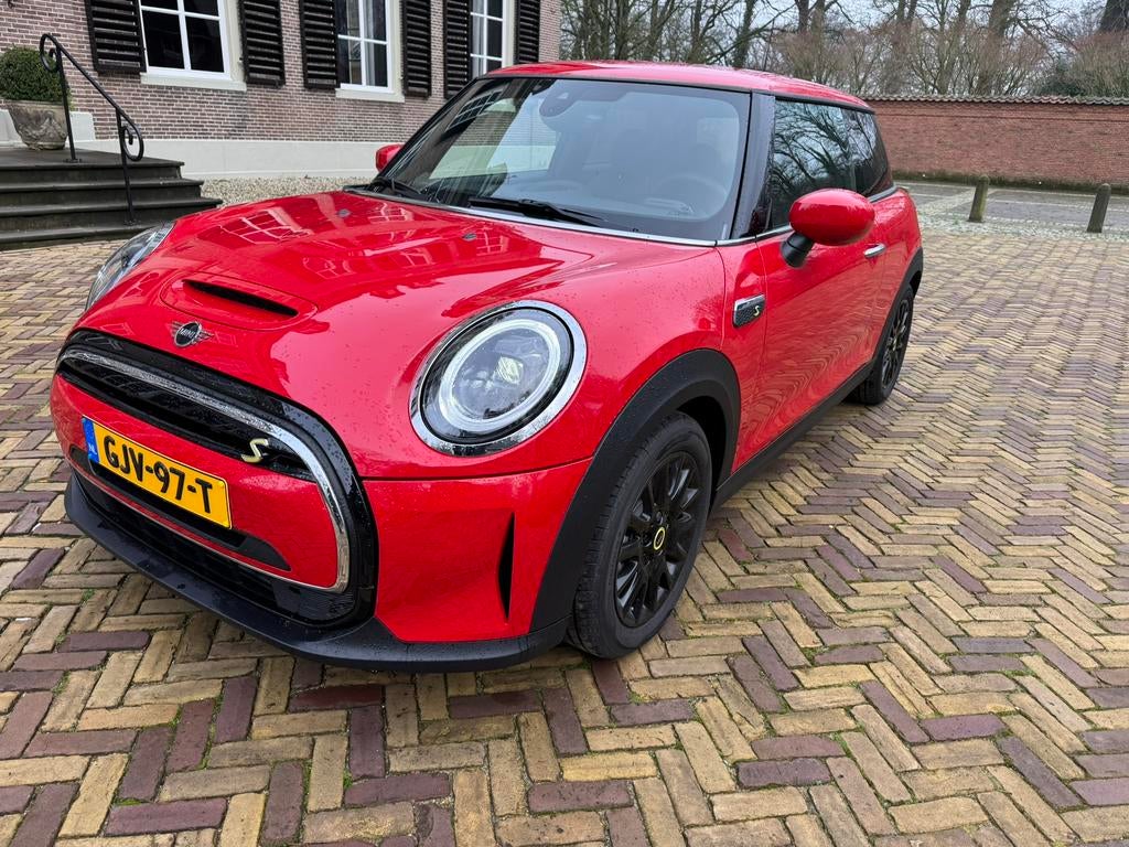 Mini 3-deurs (f56) Electric 184pk Aut 2023 rood, 1500km!!!!!, Auto's, Mini, 0 cilinders, Dealer onderhouden, Cooper S, Geïmporteerd