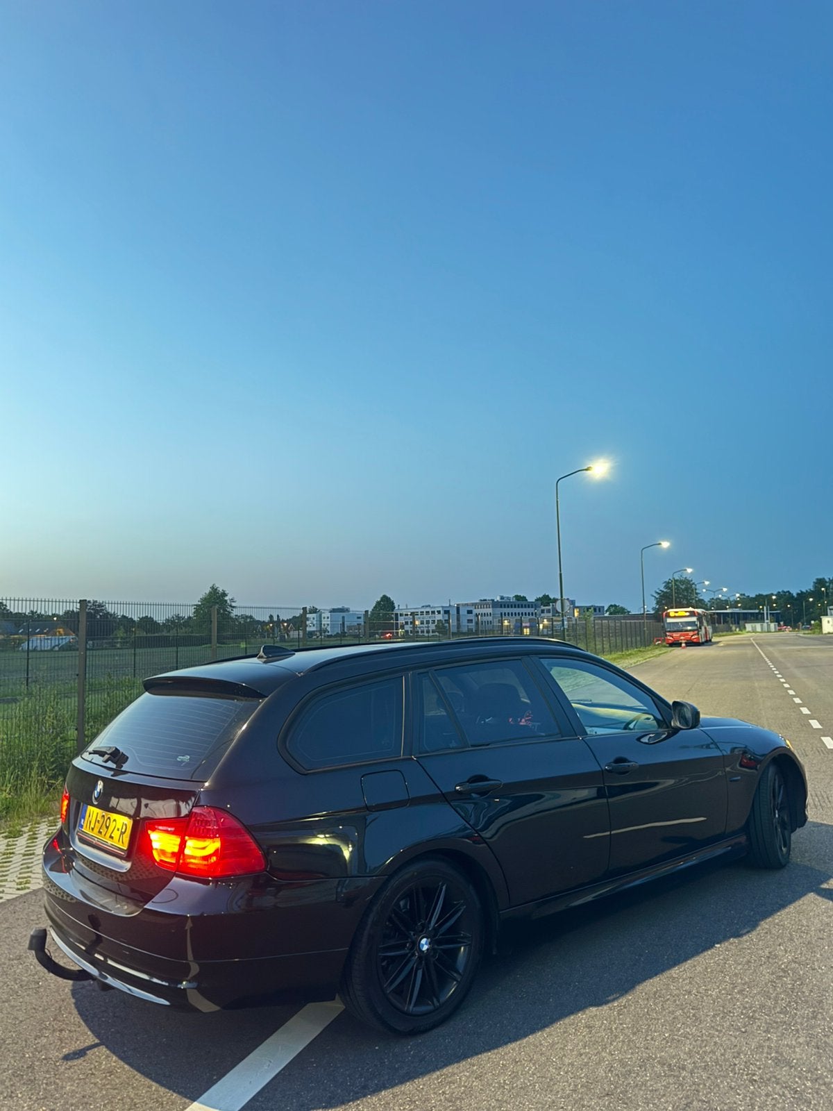 BMW 3-Serie 2.0 318 I Touring 2010 Zwart, Auto's, Achterwielaandrijving, Zwart, Handgeschakeld, Particulier