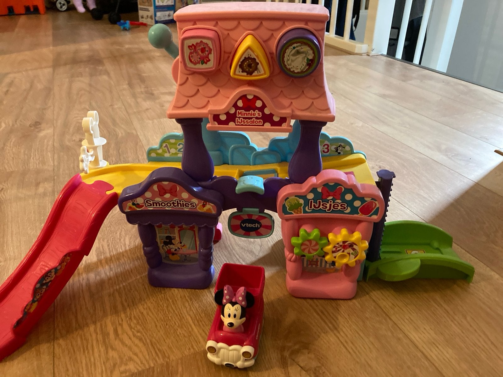 VTech Minnie Mouse ijssalon, autowasserette en 8 auto's, Ophalen, Gebruikt, 2 tot 4 jaar
