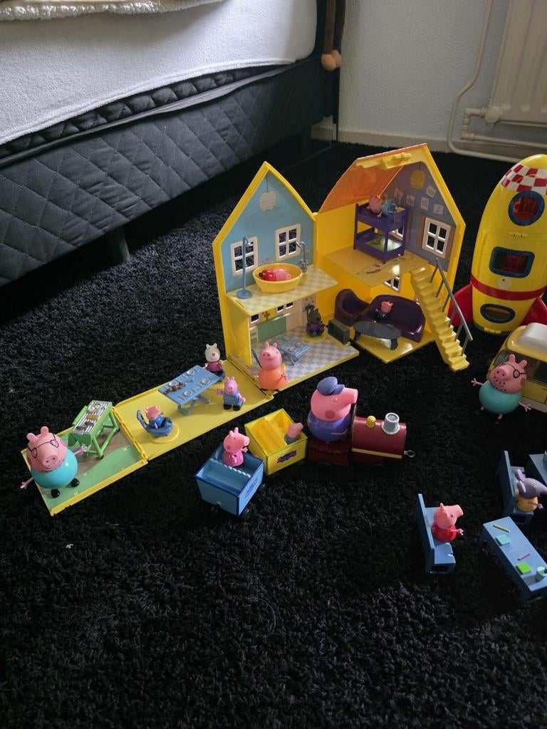 Grote Peppa Pig speelgoedset: huis, trein, auto's en figuren, Ophalen of Verzenden, Gebruikt, Jongen of Meisje