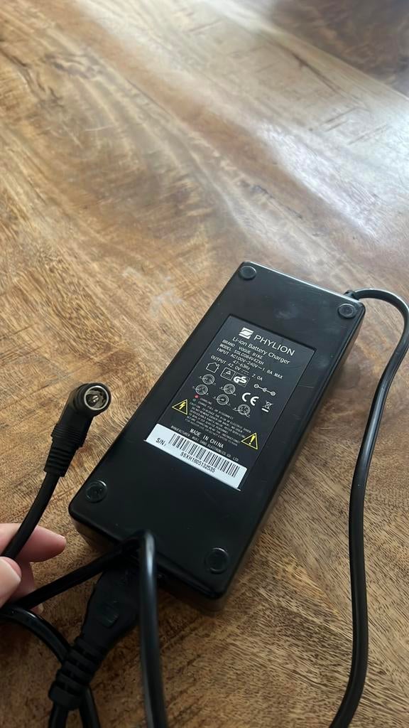 Oplader E-bike €30, Ophalen, Zo goed als nieuw