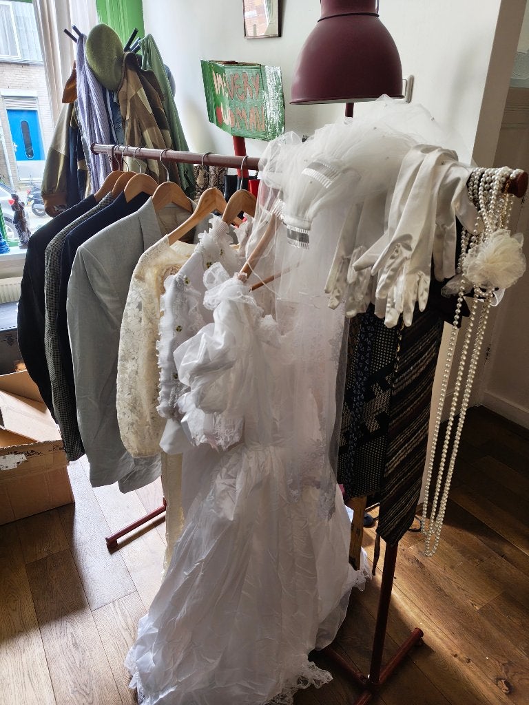 Verkleedspullen en kleding trouwen, Hobby en Vrije tijd, Feestartikelen, Ophalen of Verzenden, Gebruikt, Overige typen, Geboorte of Huwelijk