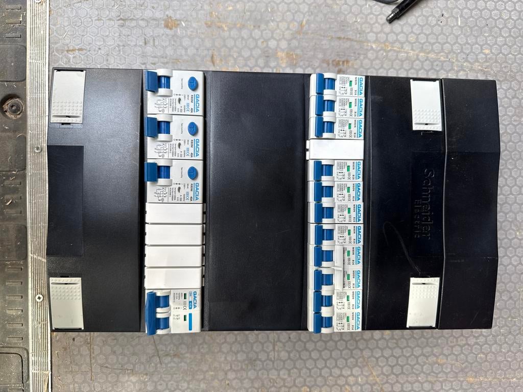 Schneider Electric Groepenkast met Gacia Aardlekschakelaars, Ophalen of Verzenden, Gebruikt, Schakelaar