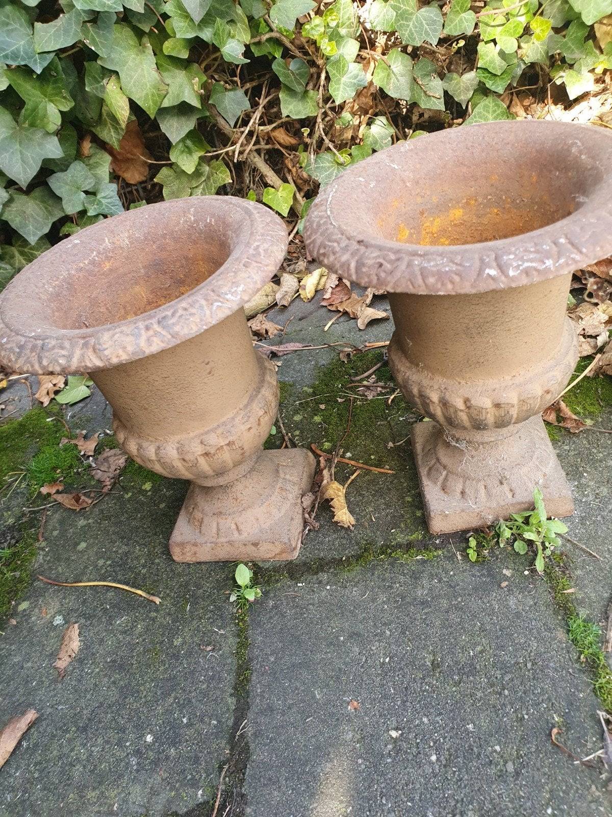 Set van 2 gietijzeren bloempotten, Tuin en Terras, Ophalen, Gebruikt, Minder dan 30 cm, Minder dan 60 cm
