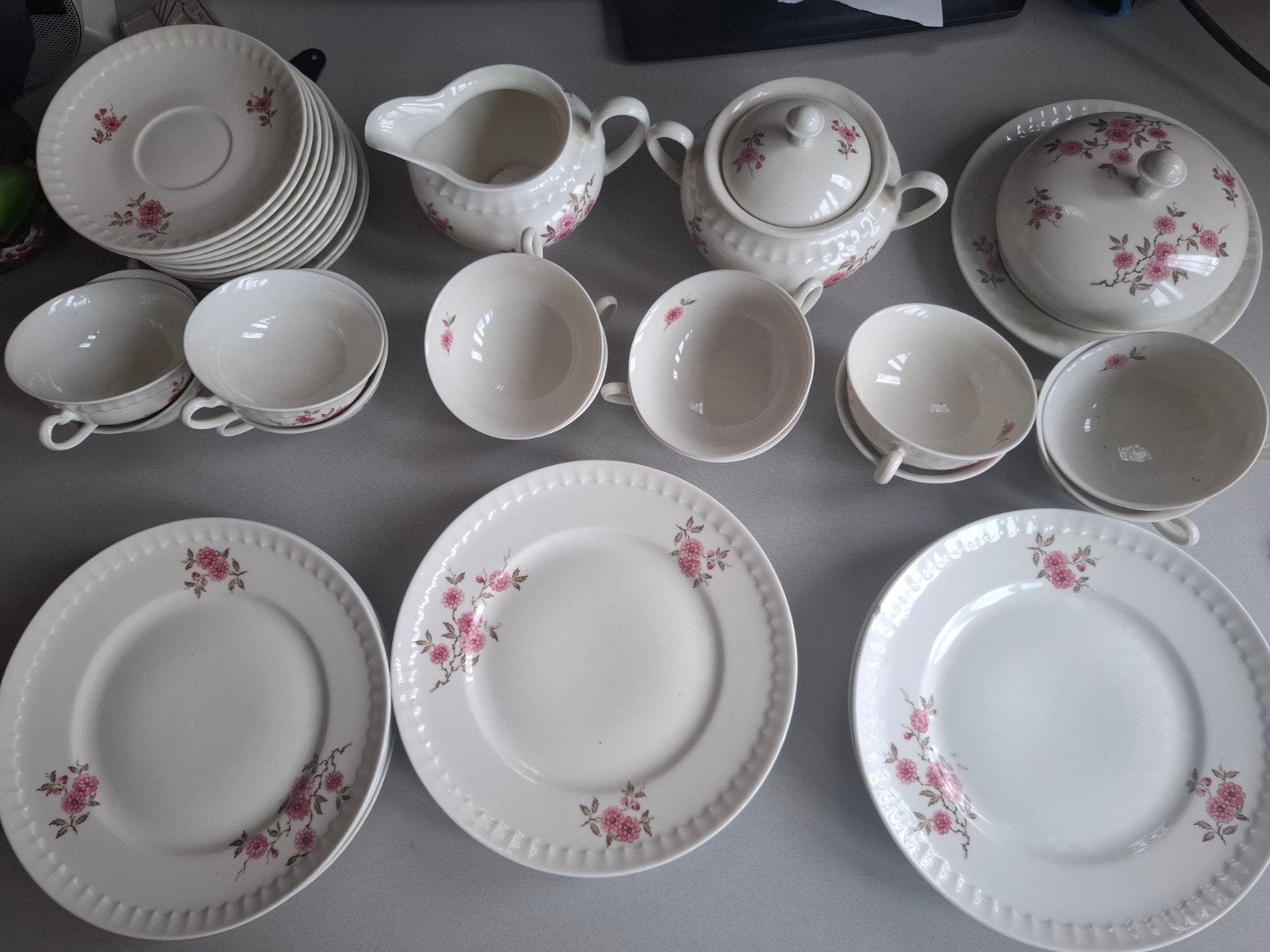Mosa Maastricht 39-delig theeservies met roosjes, Ophalen of Verzenden