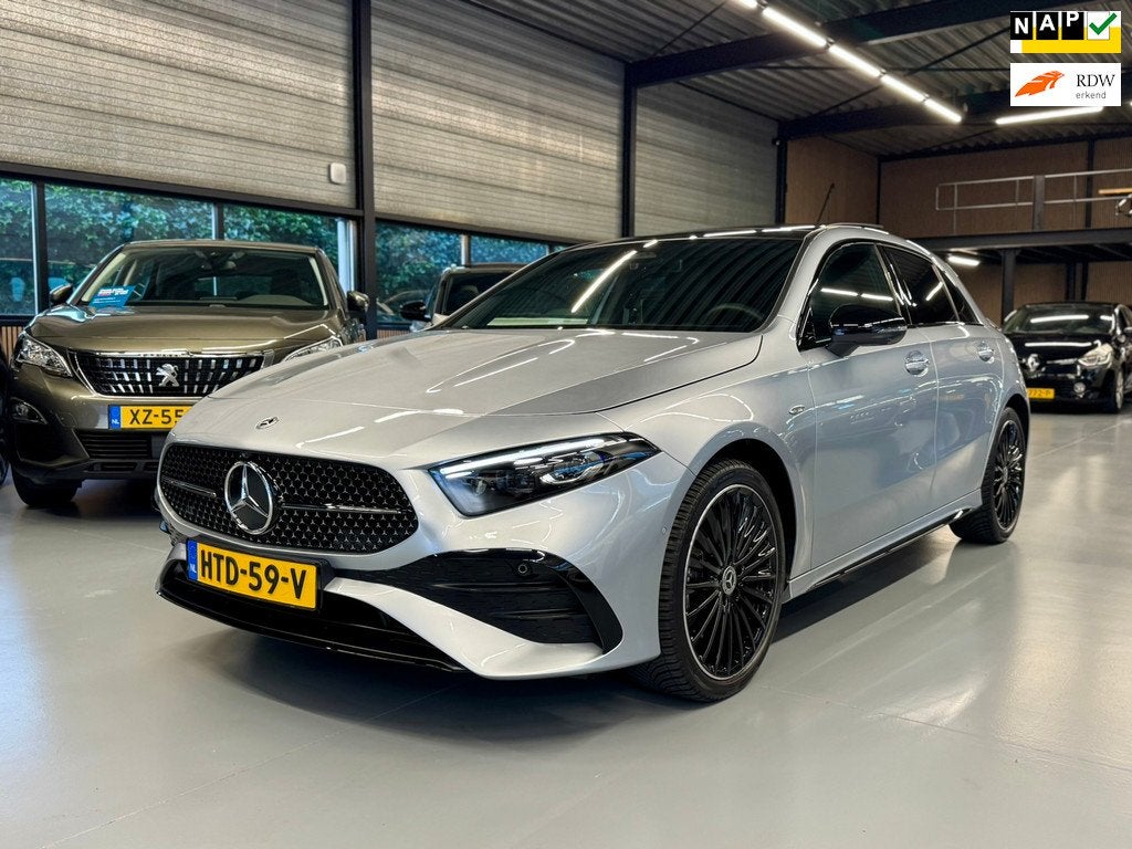 Mercedes-Benz A-klasse 250 e Business Solution AMG l Pano l, Auto's, Euro 6, 4 cilinders, 163 pk, Bedrijf