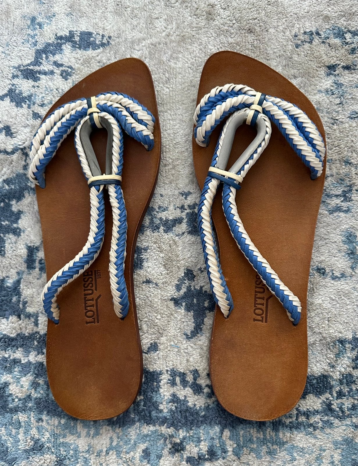 Blauw witte slippers Lotusse maat 37,5, Slippers, Blauw, Ophalen of Verzenden, Zo goed als nieuw