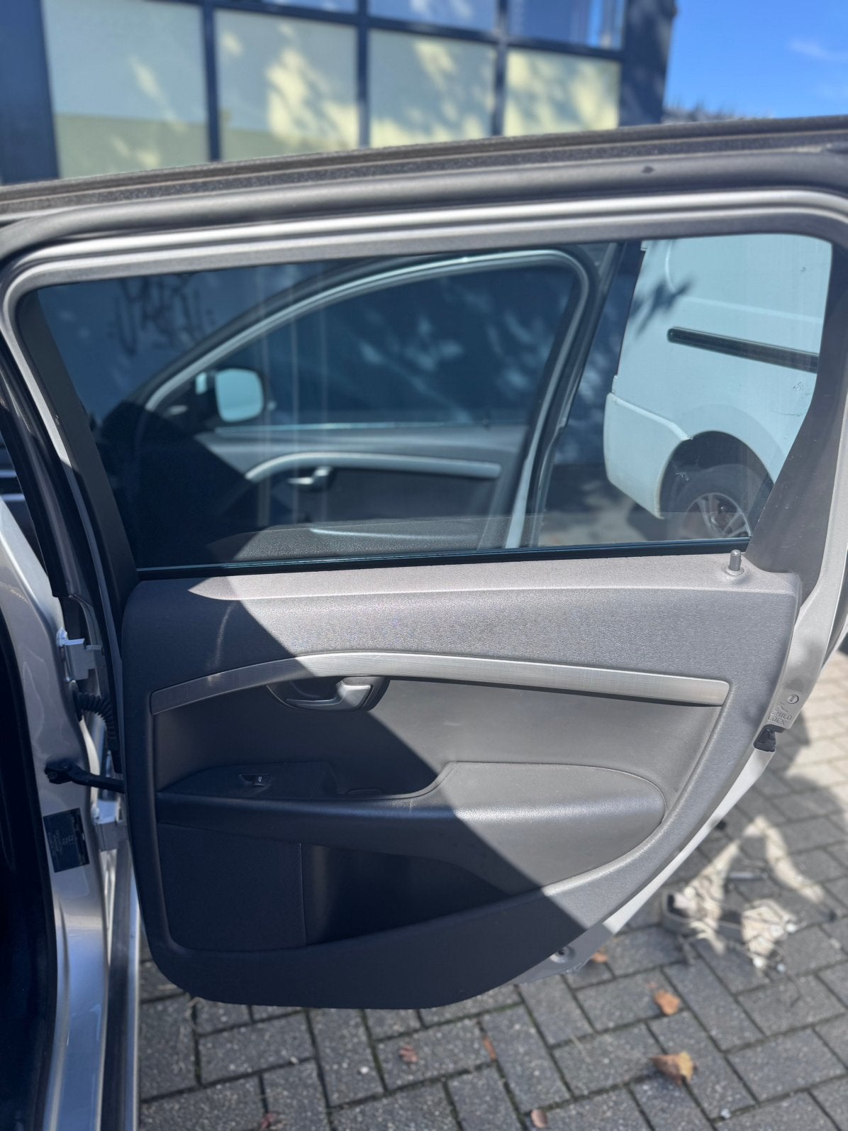 Foto 12 van Volvo V70 2.4 D AUT 2010 Grijs