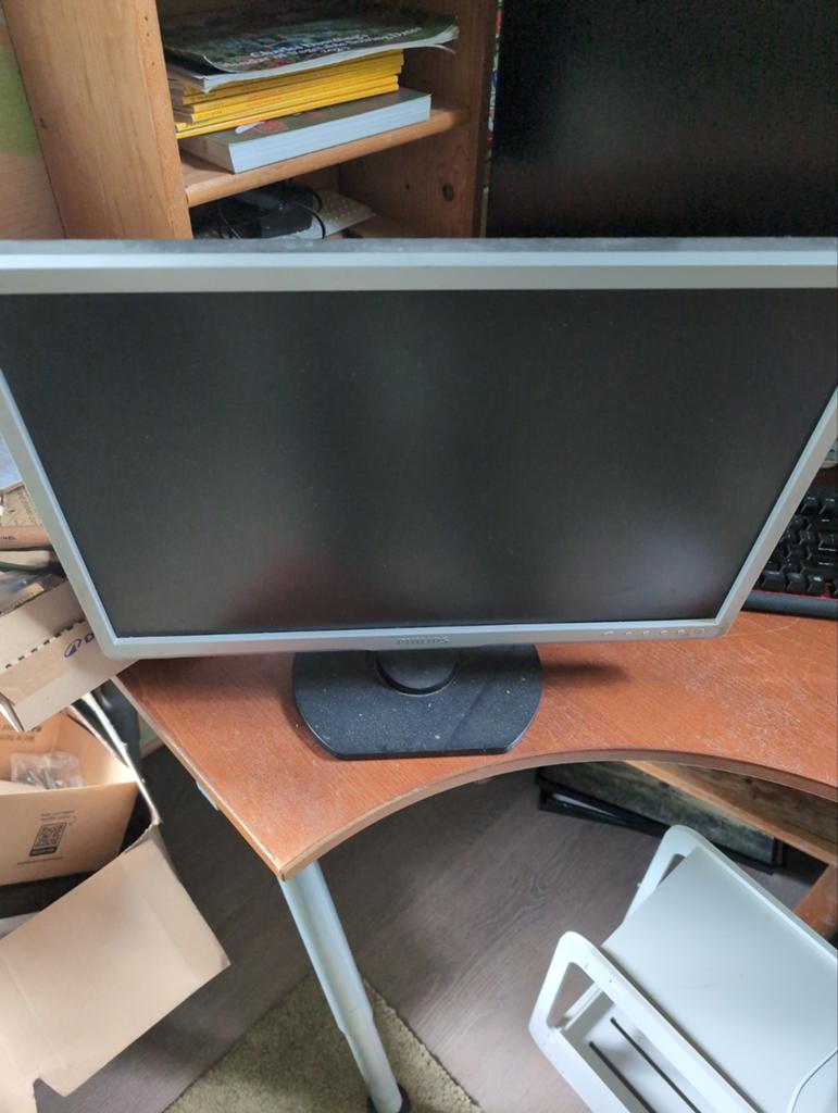 Monitor met DVI en VGA aansluiting - Gratis af te halen, Computers en Software, Monitoren, Ophalen, Gebruikt, Overige typen, Onbekend