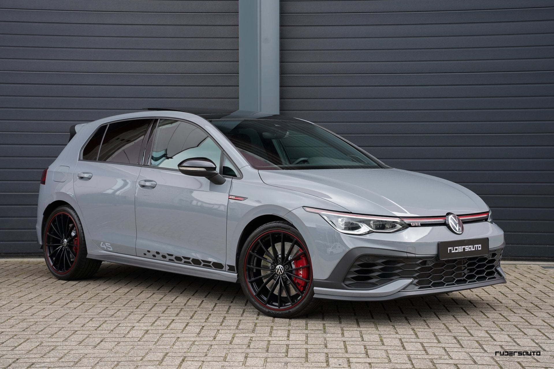 Volkswagen Golf 8 GTI Clubsport 45 Jahre | Pano | Akra | Mat, Dealer onderhouden, Gebruikt, Zwart, 4 cilinders