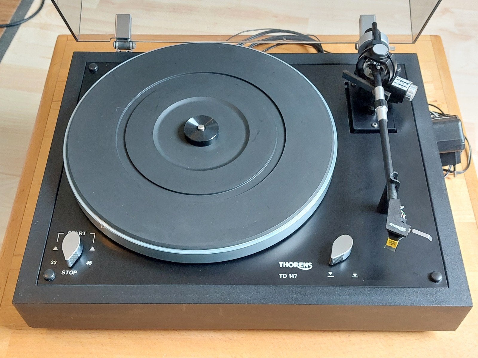 Thorens TD 147 (identiek aan 160 super met afslag), Audio, Tv en Foto, Ophalen of Verzenden, Thorens