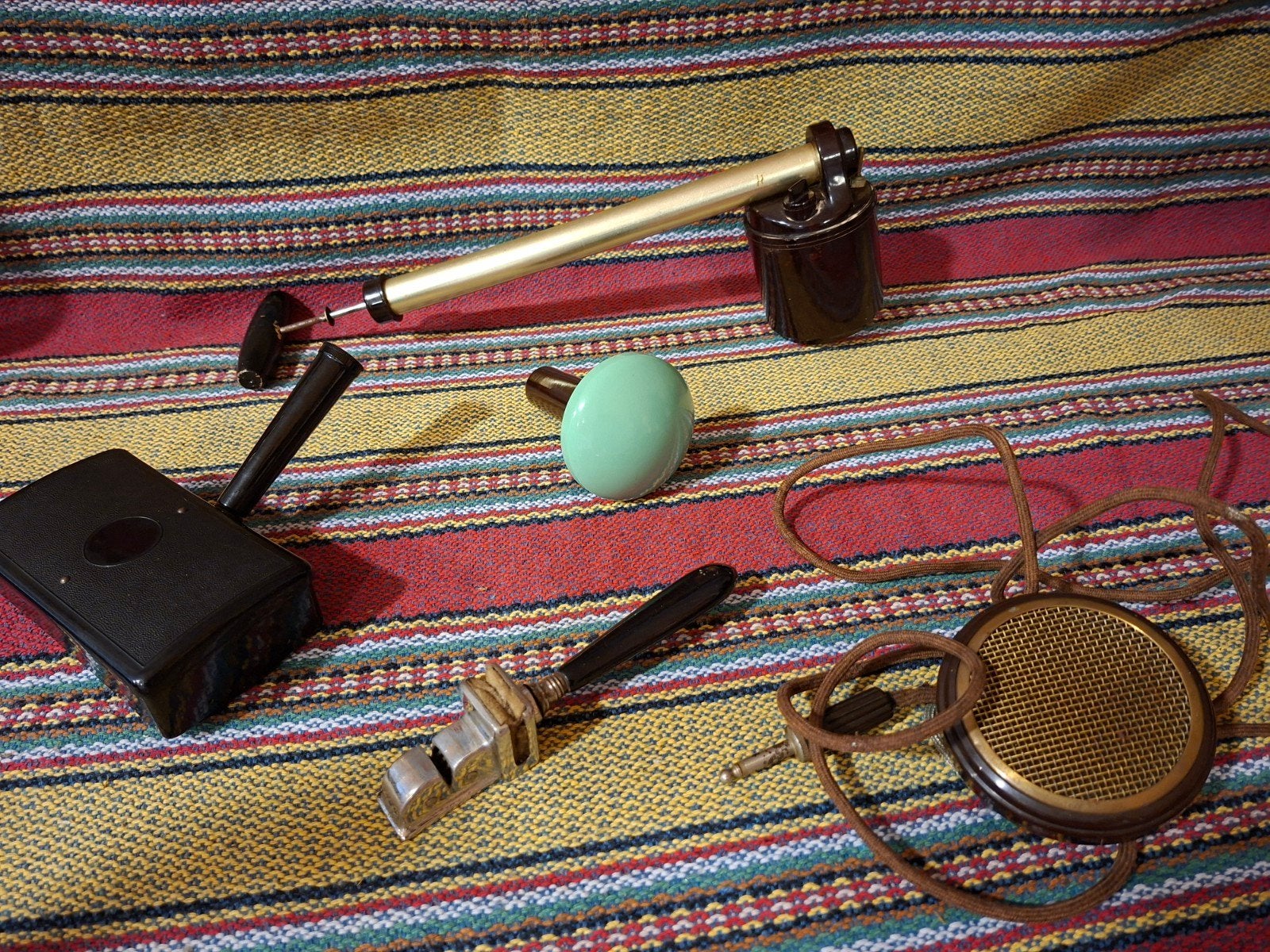 5x antiek bakeliet o.a. werkende zaklamp & vintage microfoon, Antiek en Kunst, Ophalen of Verzenden
