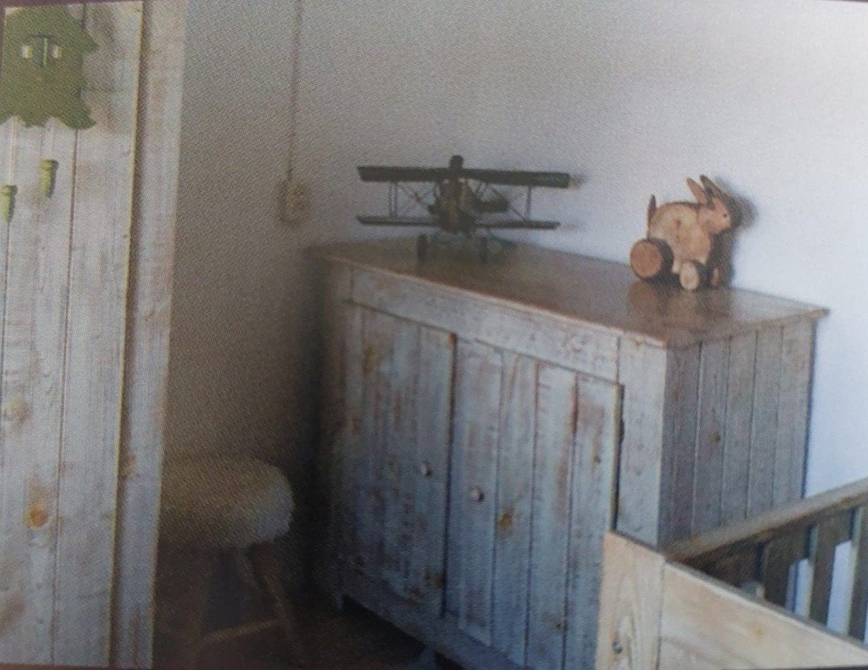 Complete babykamer met kast en commode - Landelijke stijl, Ophalen, Gebruikt, Jongetje of Meisje
