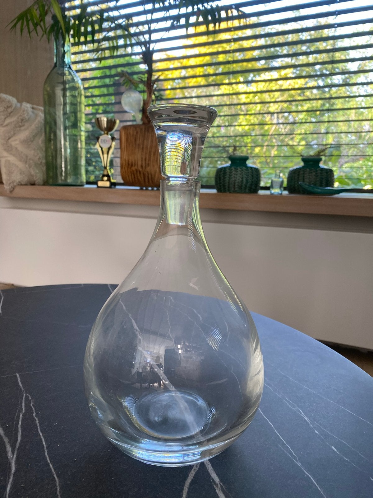 Elegante glazen karaf met stop, Ophalen