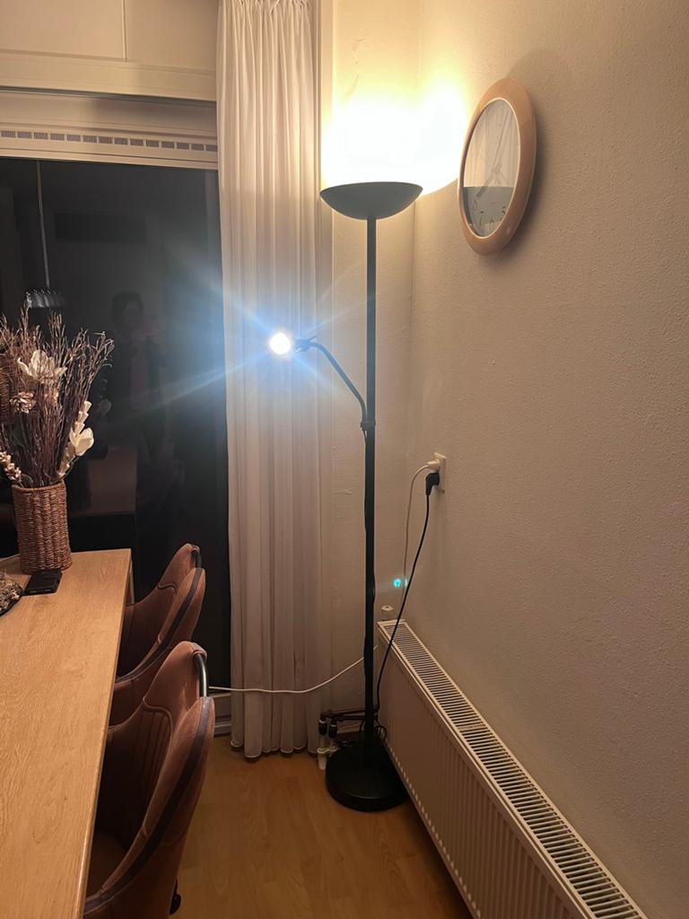 PRACHTIGE ZWARTE VLOERLAMP MET APART LEESLAMPJE., Ophalen of Verzenden
