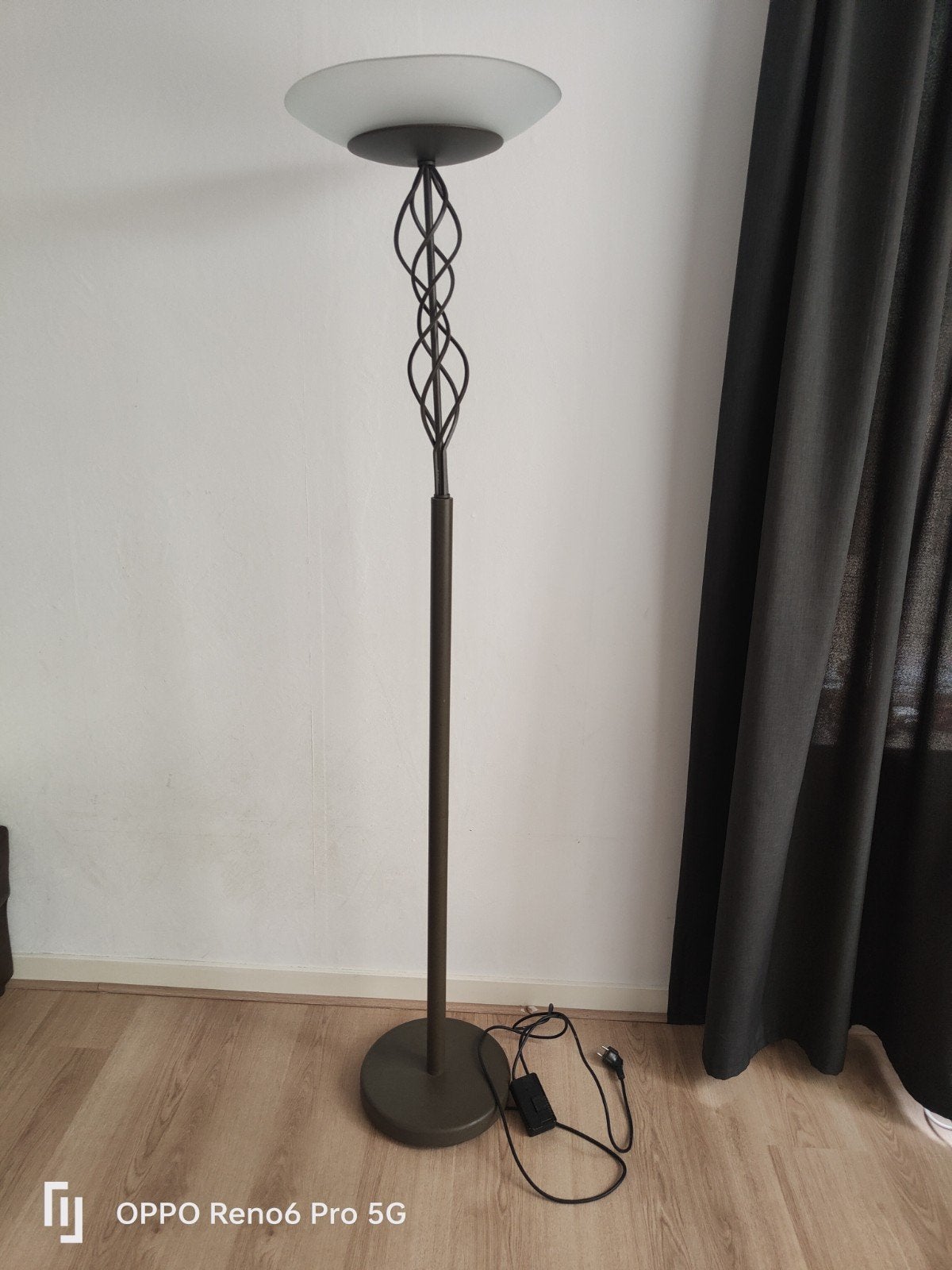 Stijlvolle vloerlamp met dimmer en glazen kap, Gebruikt, Modern, elegant, Glas, 150 tot 200 cm