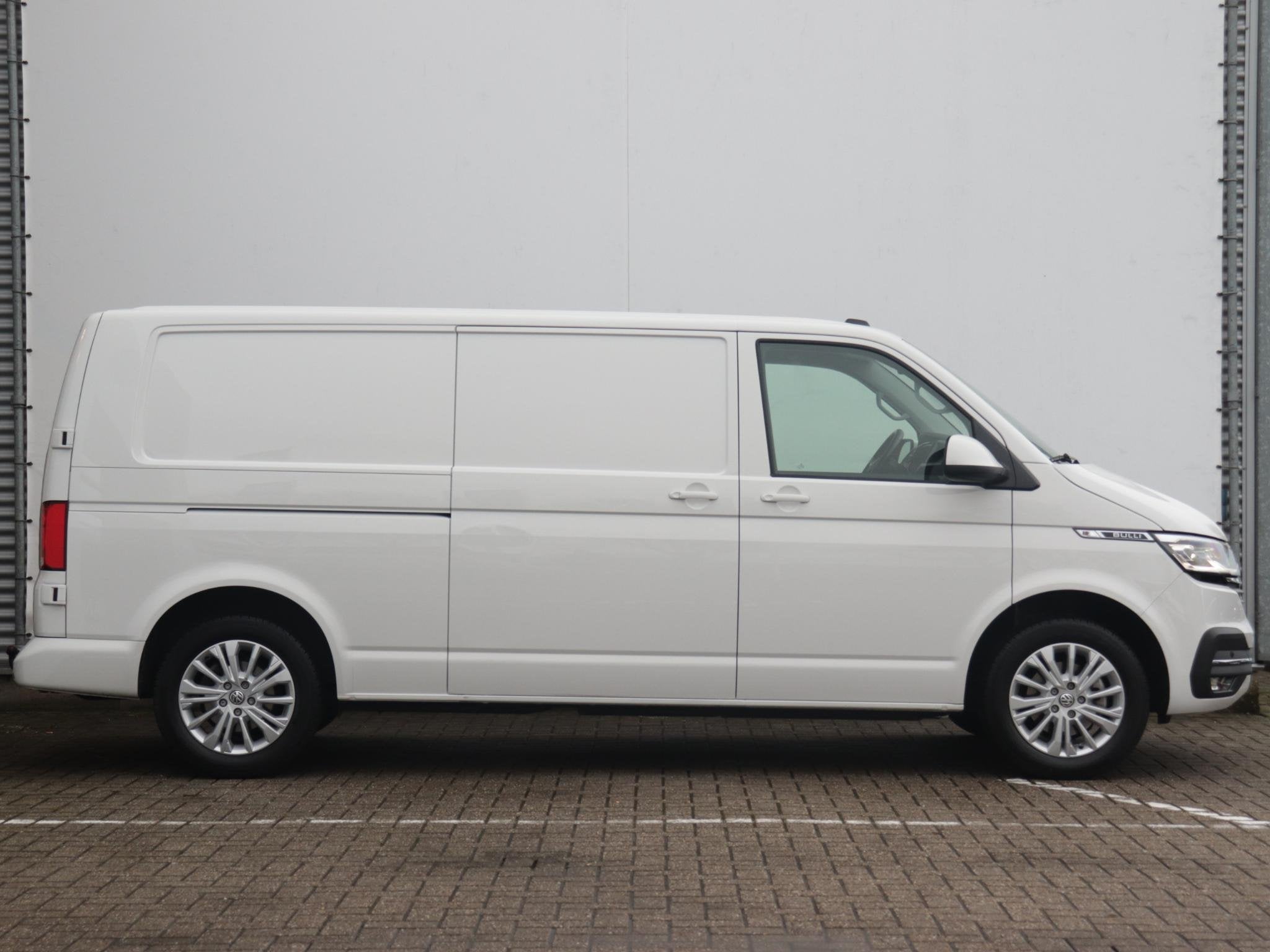 Volkswagen Transporter 2.0 TDI L2H1 28 Bulli | Trekhaak | Ad, Voorwielaandrijving, Adaptive Cruise Control, Stof, Gebruikt