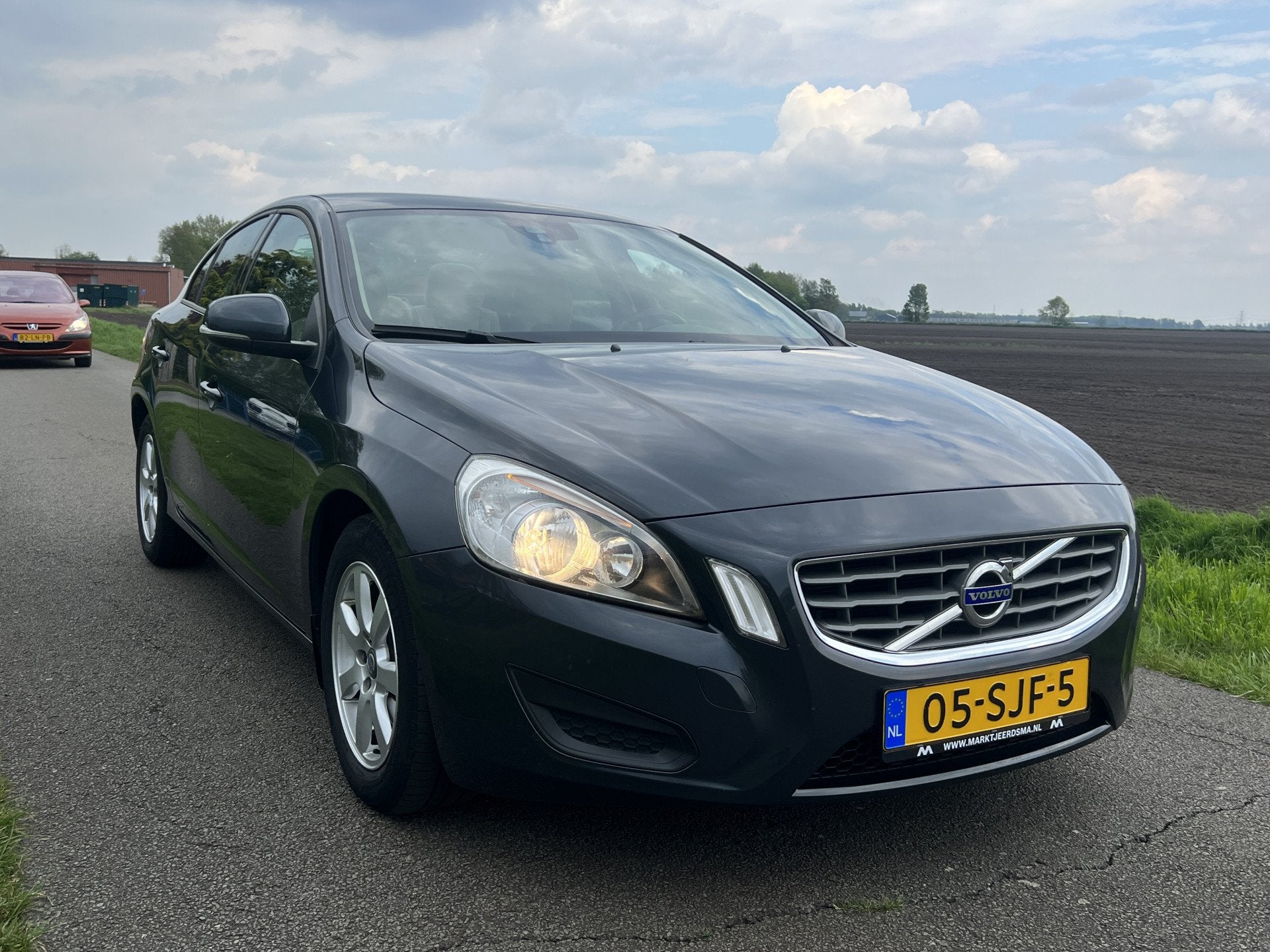 Volvo S60 1.6 T3 Kinetic / NAVI / ECC / CRUISE (bj 2011), Auto's, Voorwielaandrijving, Gebruikt, Beige, 4 cilinders