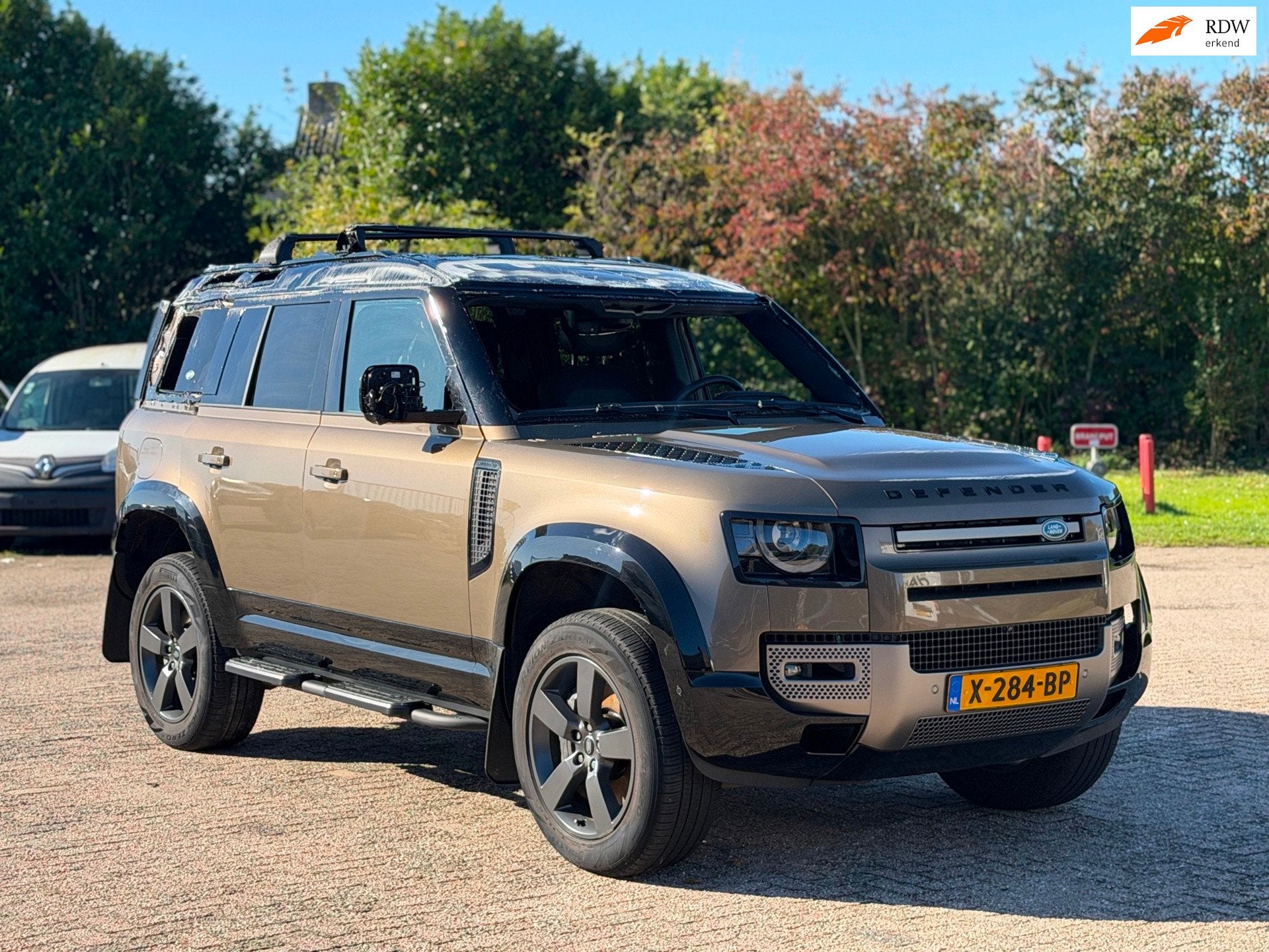 Land Rover Defender 110 2.0 P400e 110 X-Dynamic HSE NAP!, Automaat, Land Rover, Bruin, Hybride Elektrisch/Benzine