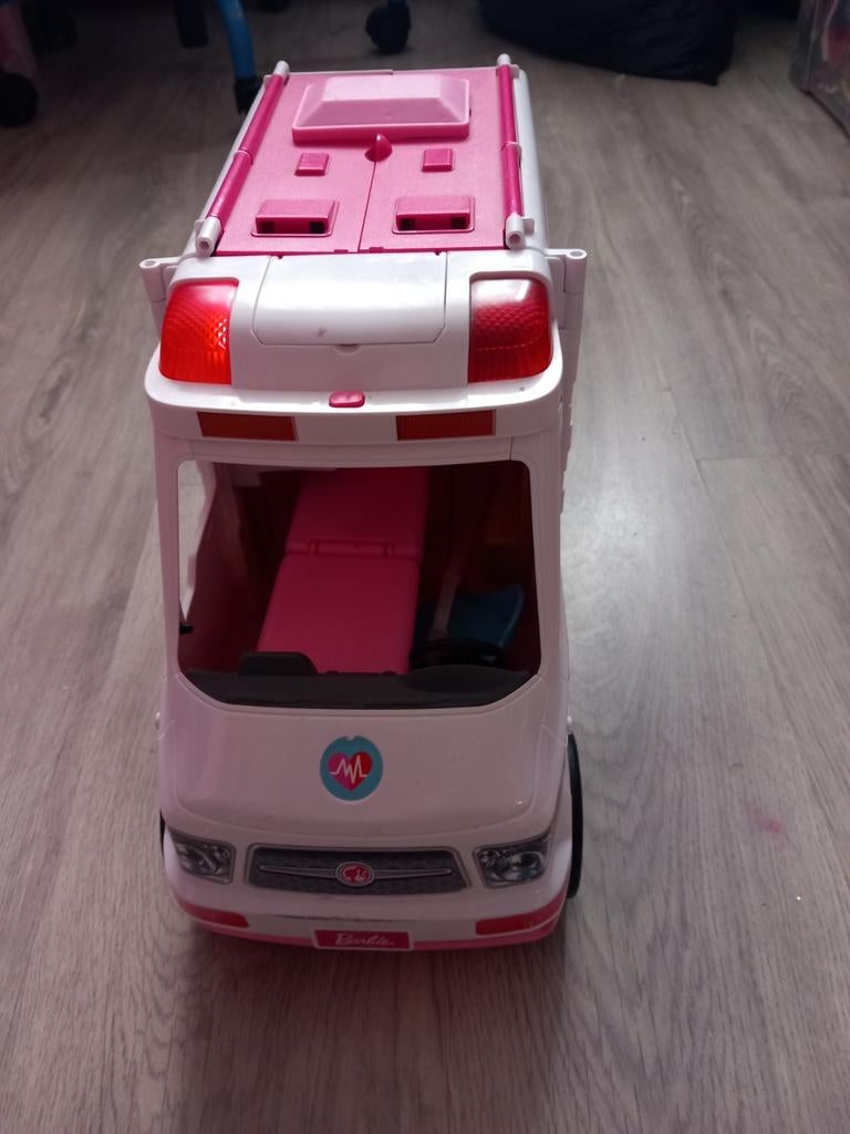 Barbie ambulance, Ophalen of Verzenden