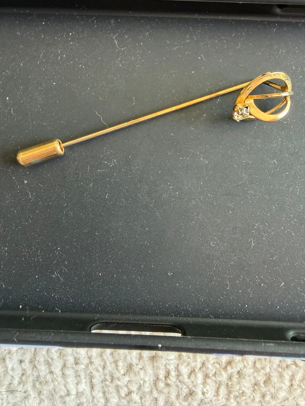 Goudkleurige steker / hoedenspeld, Overige materialen, 4 tot 7 cm, Gebruikt, Ophalen of Verzenden