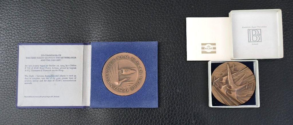 2 KLM bronzen penningen in originele doosje, Ophalen of Verzenden, Zo goed als nieuw, Overige typen
