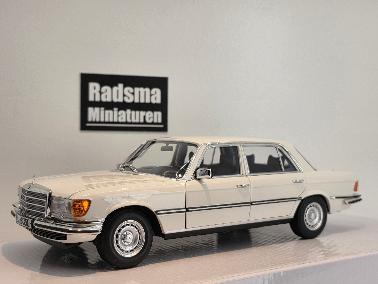 Mercedes-Benz S-Klasse 450 sel W116 Wit - 1:18 Norev dealer, Auto, Nieuw, Ophalen of Verzenden, Norev dealerpack