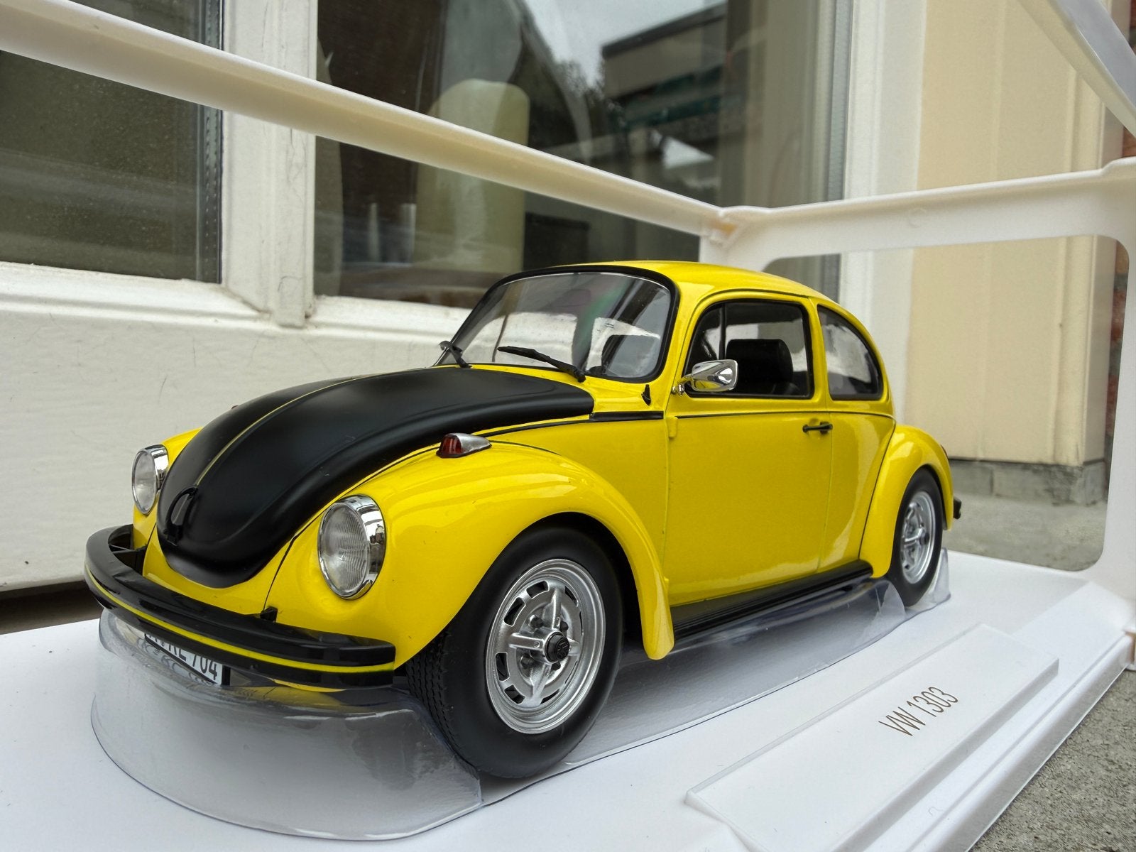 1:18 Volkswagen Kever 1303 Zwart / Geel 1973 Norev 188536, Auto, Norev, 70-72 Av. de Bohlen, Vaulx-en-Velin, 69120, France, Norev