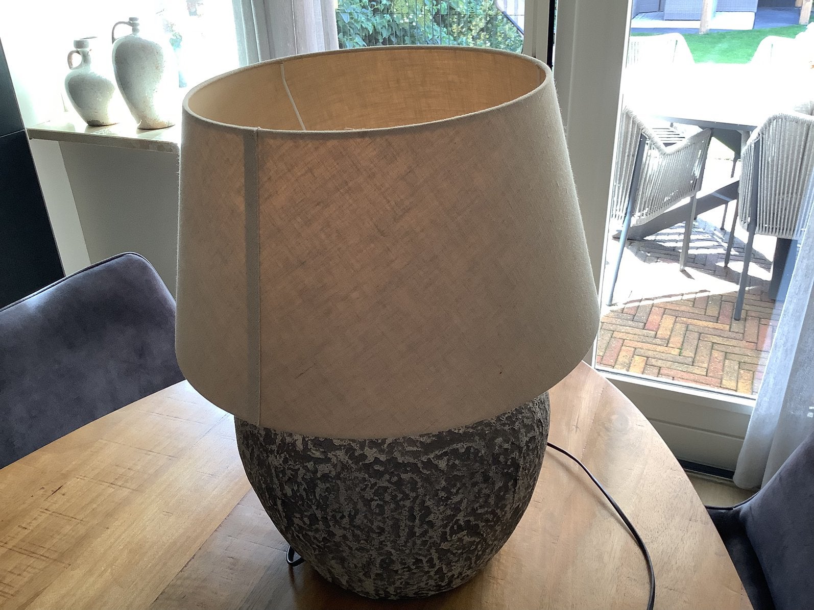 Te koop een lamp, 50cm hoog met een stenen voet., Ophalen, Gebruikt, Overige materialen