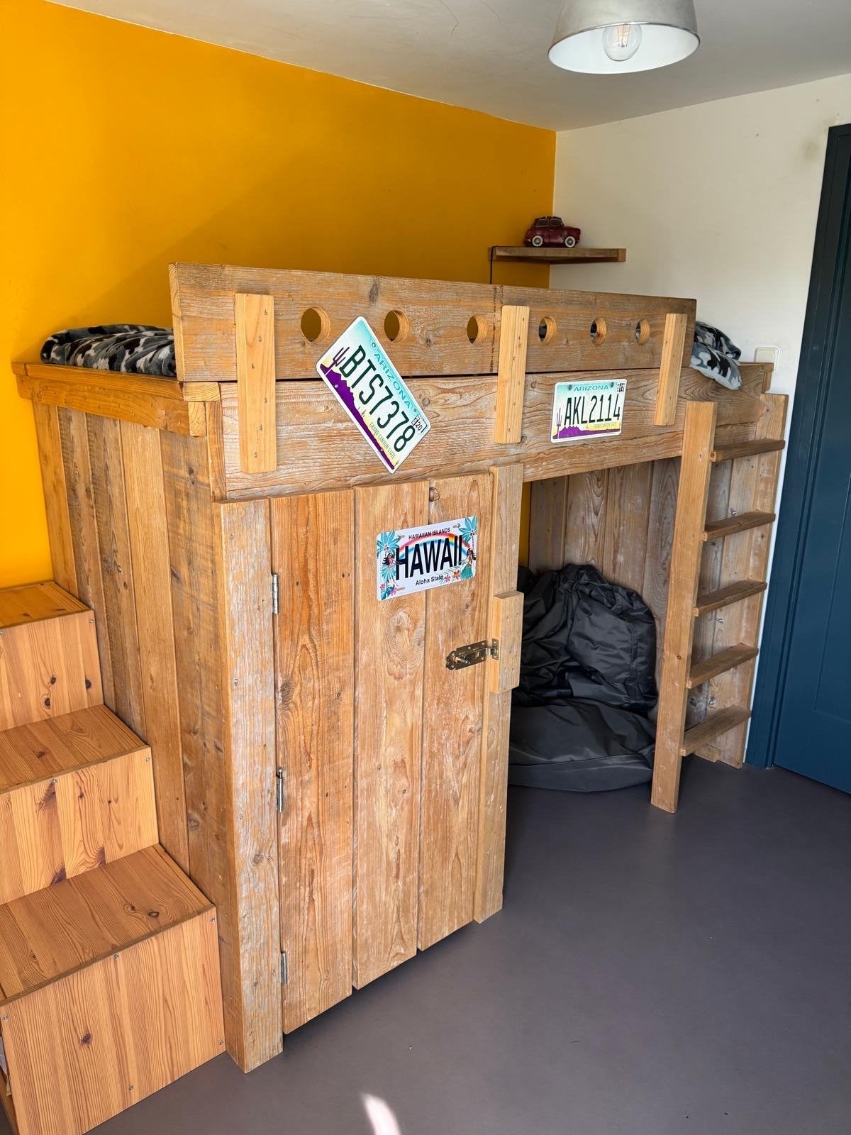 Stevig houten hoogslaper met opbergruimte en trap, Ophalen, 85 tot 100 cm, Gebruikt, Hoogslaper of Stapelbed
