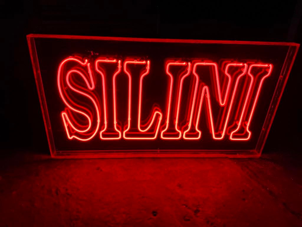 Neon lichtbak 'SILINI', Antiek en Kunst, Ophalen of Verzenden