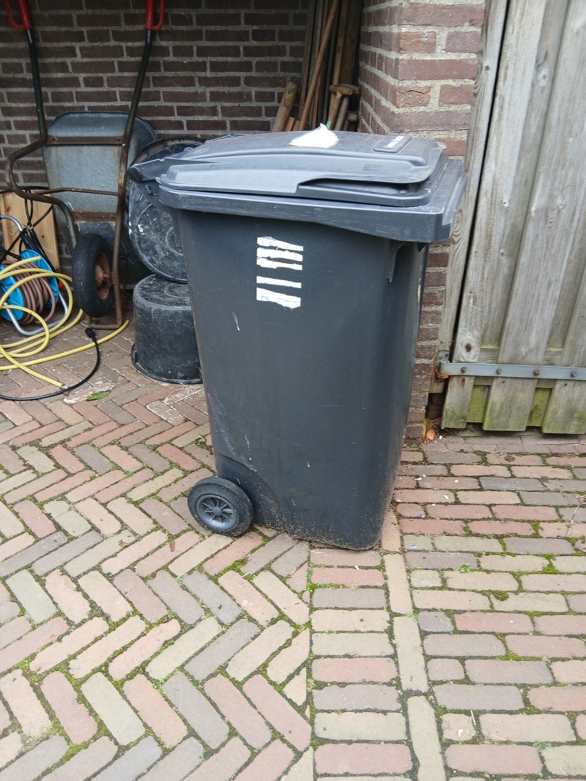 Grijze afvalcontainer met wielen, Ophalen, Kunststof, Gebruikt, 40 liter of meer
