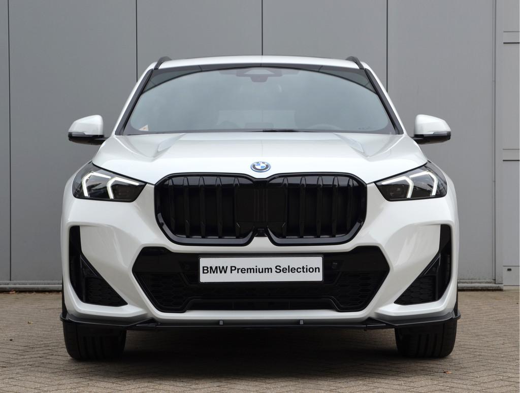 BMW X1 xDrive25e High Executive M Sporrt Automaat / Panorama, 136 pk, Met garantie (alle), Wit, Bedrijf