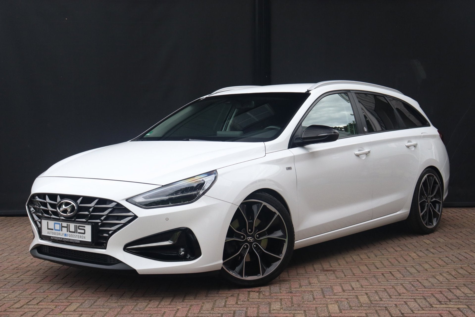 Hyundai I30 Wagon 1.5 T-GDi MHEV Premium, Voorwielaandrijving, Stof, Zwart, 4 cilinders