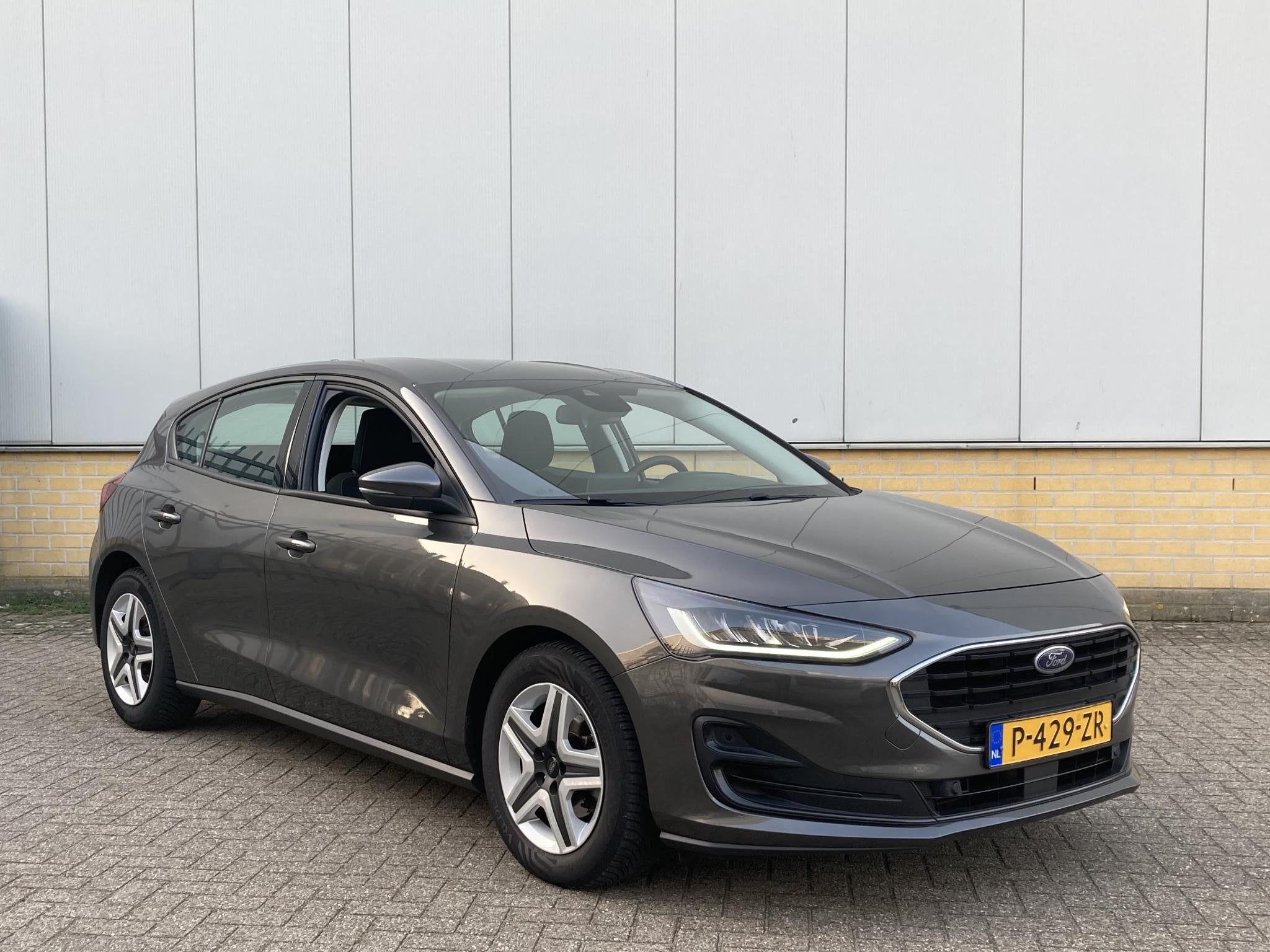 Ford Focus 1.0 EcoBoost 100 pk Connected Navigatie - Apple C, Auto's, Ford, Gebruikt, Euro 6, Bedrijf, Handgeschakeld